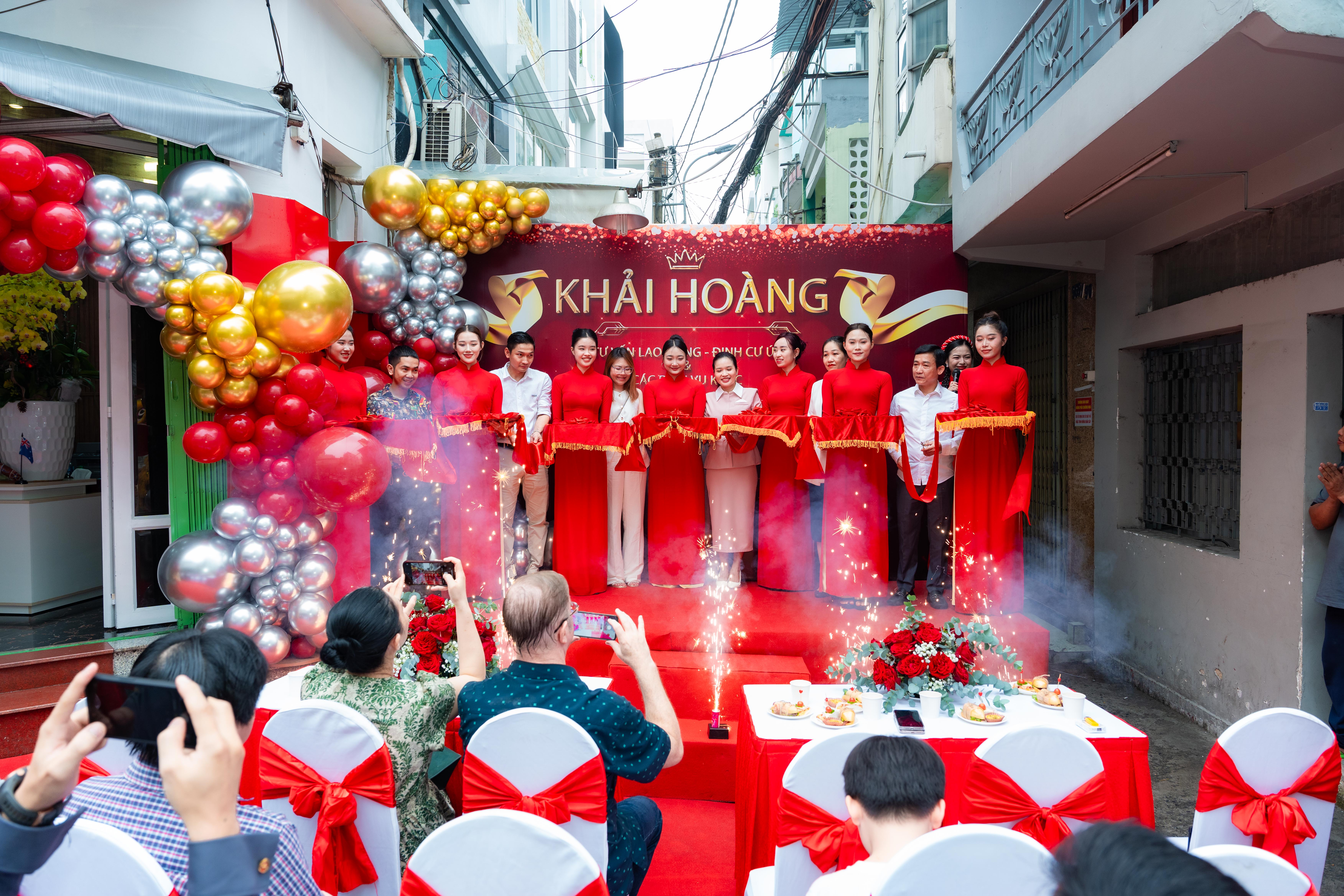 Tổ chức khai trương